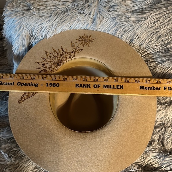 100 percent wool custom burned cowboy hat. - Picture 8 of 8